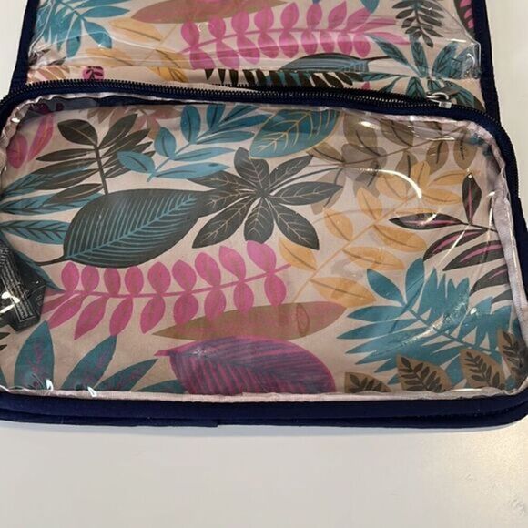 Travelon Navy Blue Trifold Three Compartments Hanging Toiletry Bag - Picture 8 of 14